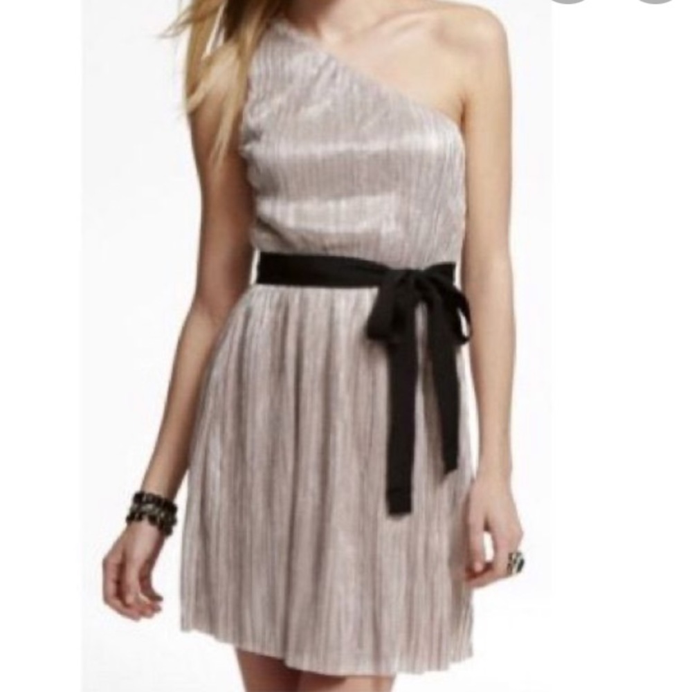 One shoulder dress